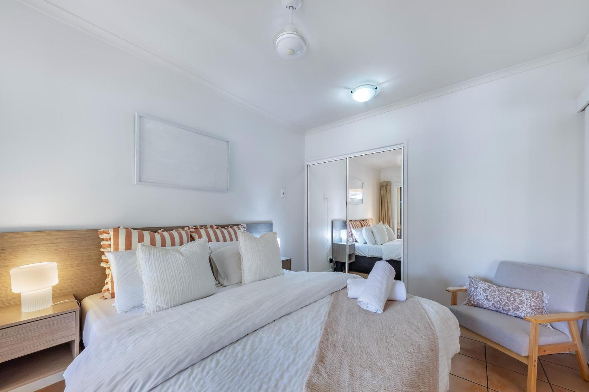 Apartment Shingley Poolside Retreat *